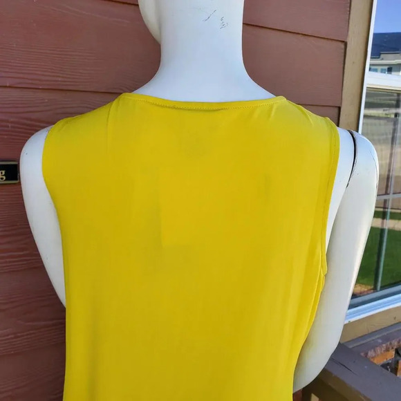NWT Carmen Marc Valvo Sleeveless Front-Zip Top Yellow Size Medium - Picture 9 of 15